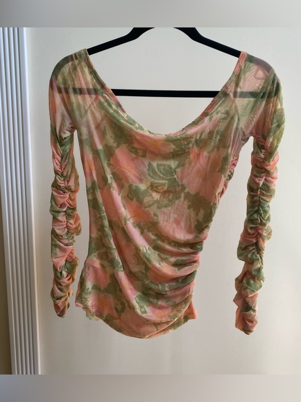 NWOT Free People Priya off-the-shoulder ruched long-sleeve floral top Sz XS - Picture 3 of 6